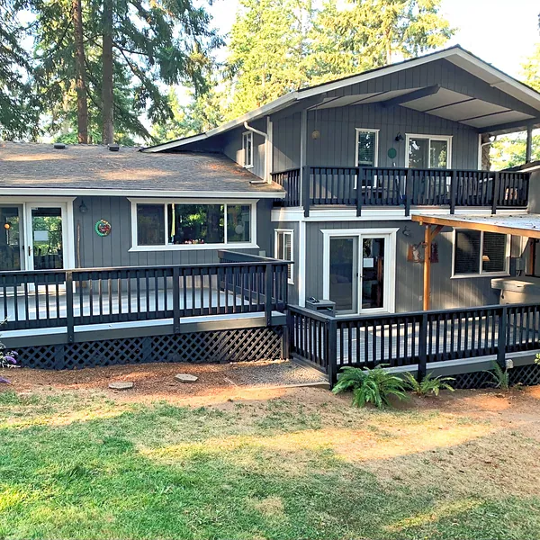 Two-level deck