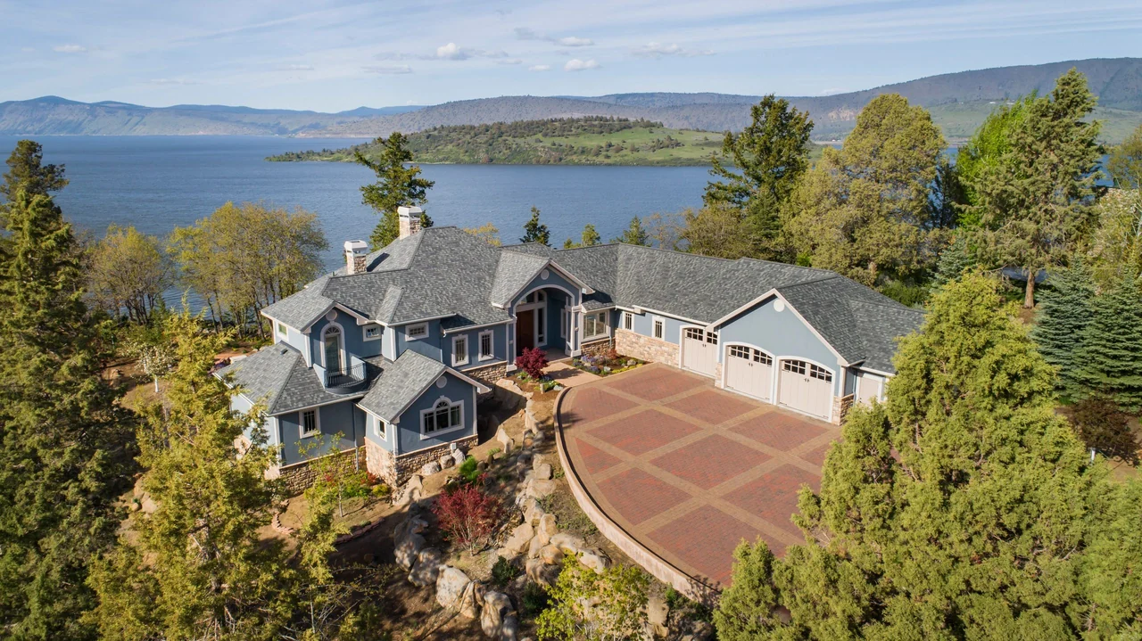 A Lincoln Homes listing at Running Y Ranch above Upper Klamath Lake