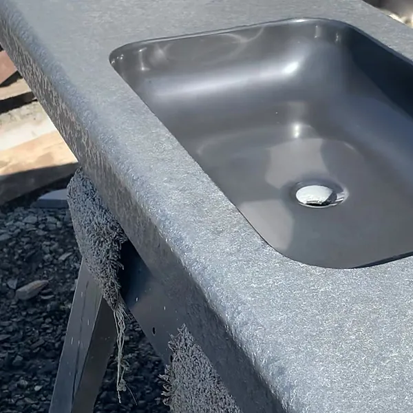 Monolith basalt sink